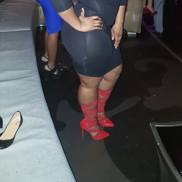 Calf-High Red Strappy Heels - Picture 4 of 4